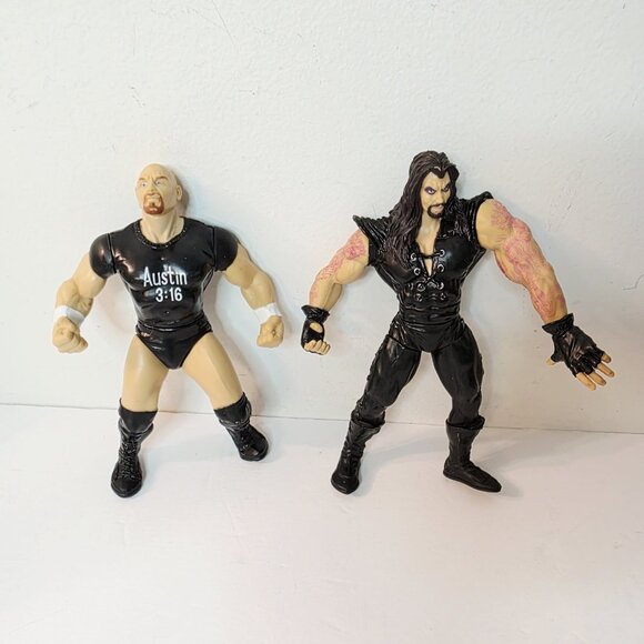 2 Vtg WWE Wrestling Action Figures Stone Cold Steve Austin Undertaker Ripped - Picture 1 of 8